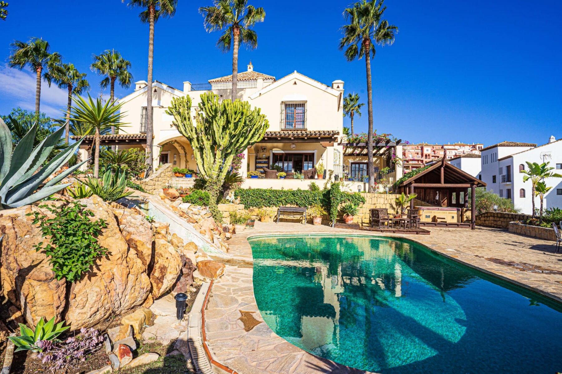 Andalusian Villa in La Duquesa, Frontline Golf. Le Vack & Marin Real Estate